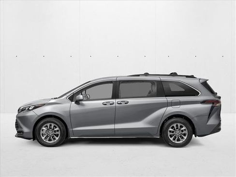 New 2026 Toyota Sienna LE FWD image 3