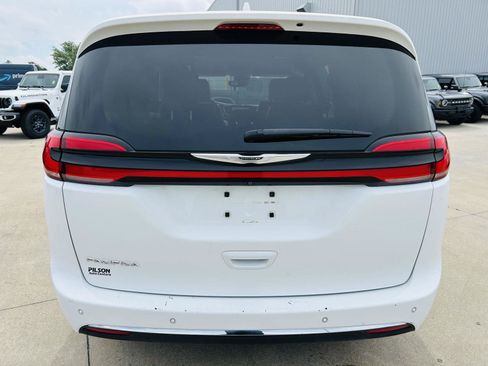 Used 2022 Chrysler Pacifica Touring-L FWD image 38