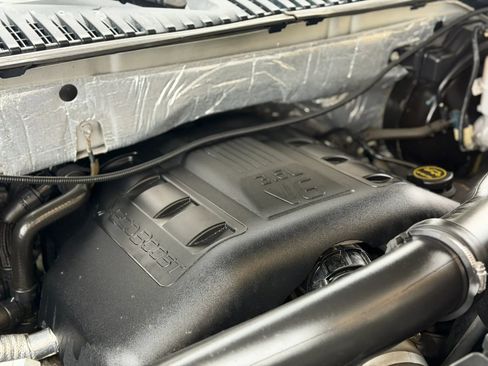Used 2017 Ford Expedition XLT AWD/4WD image 18