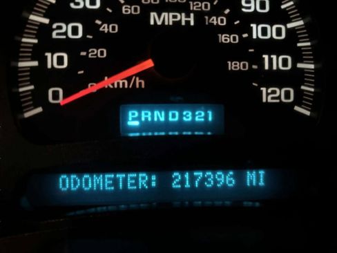 Used 2005 Chevrolet Tahoe Z71 w/ Preferred Equipment Group AWD/4WD image 40
