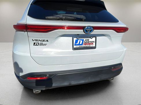 Used 2023 Toyota Venza LE image 12