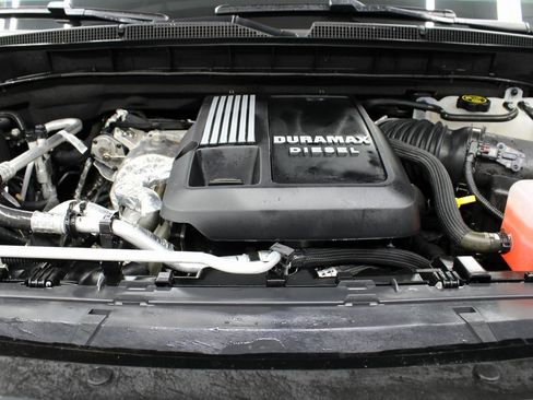 Used 2023 Chevrolet Suburban Premier image 26