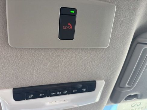 Used 2025 Nissan Versa SR w/ Trunk Package image 28