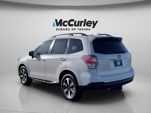 Used 2017 Subaru Forester 2.5i Premium w/ All-Weather Package AWD/4WD image 4