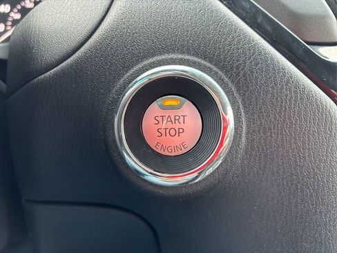 Used 2016 Nissan Pathfinder SV image 29