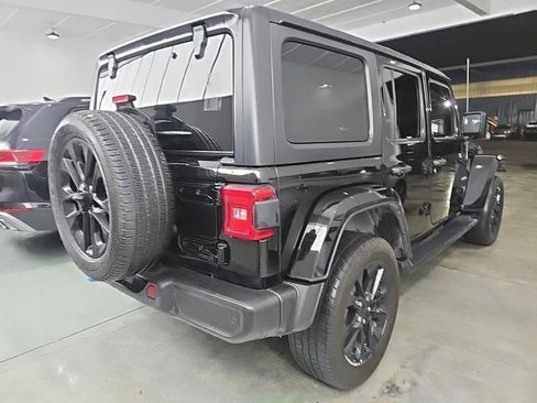 Used 2022 Jeep Wrangler Unlimited Sahara w/ Safety Group image 4