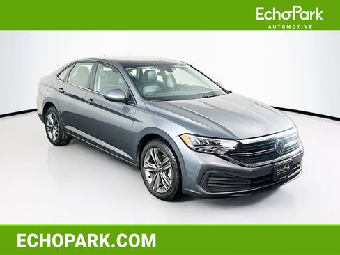 Used 2024 Volkswagen Jetta SE image 1