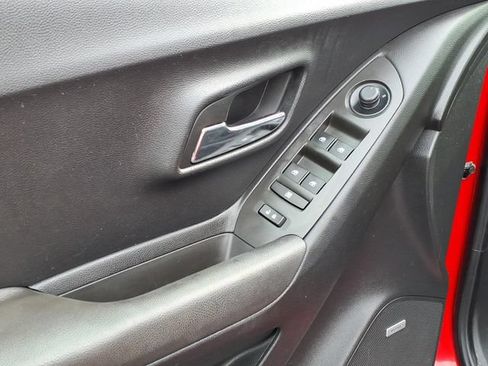 Used 2015 Chevrolet Trax LT w/ LT Sun and Sound Package FWD image 15