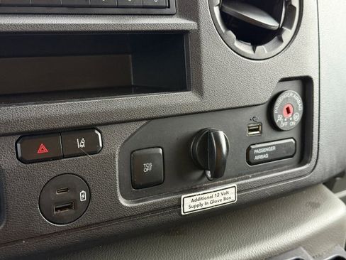 Used 2022 Ford E-350 and Econoline 350 Super Duty image 26