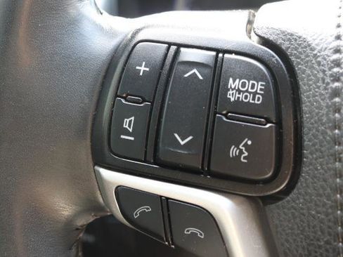 Used 2019 Toyota Highlander Limited FWD image 6