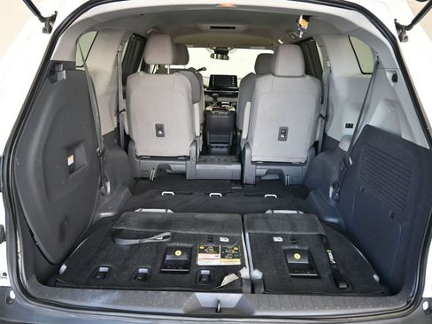 Used 2021 Toyota Sienna LE image 54