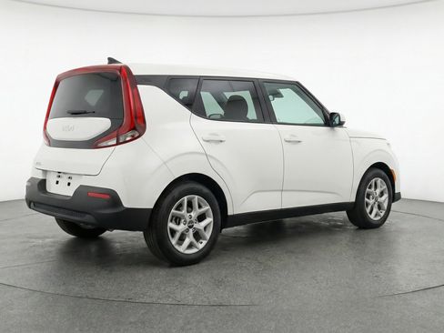 Used 2025 Kia Soul LX w/ LX Technology Package image 9