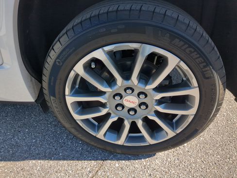 Certified 2023 GMC Acadia Denali w/ Denali Ultimate Package image 33