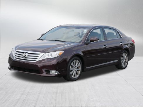 Used 2012 Toyota Avalon Limited FWD image 3