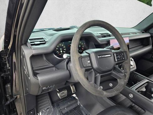 Used 2022 Land Rover Defender 110 V8 AWD/4WD image 10