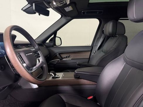 Certified 2025 Land Rover Range Rover Autobiography image 5