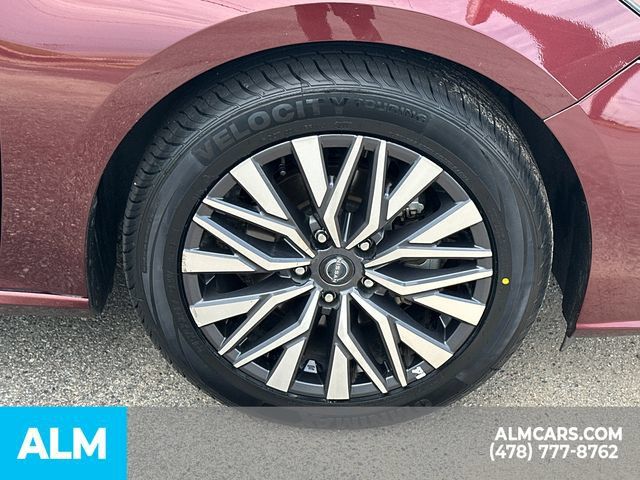 Used 2025 Nissan Altima 2.5 SV FWD image 14