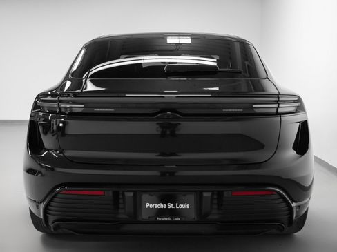 New 2025 Porsche Macan Turbo Electric image 11