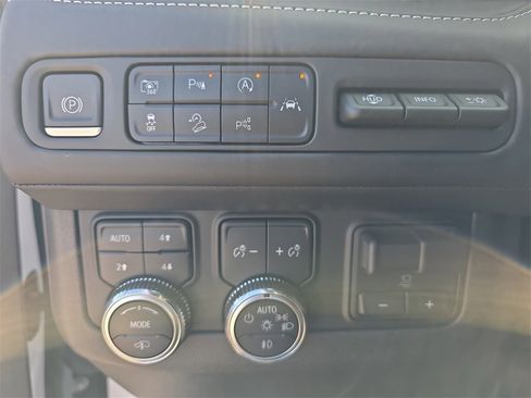 Used 2023 GMC Yukon XL Denali Ultimate image 23