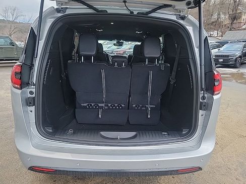 New 2026 Chrysler Pacifica Select image 7