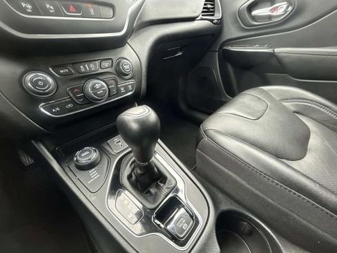 Used 2023 Jeep Cherokee Altitude Lux image 34