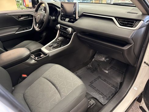 Used 2021 Toyota RAV4 XLE w/ Convenience Package image 17