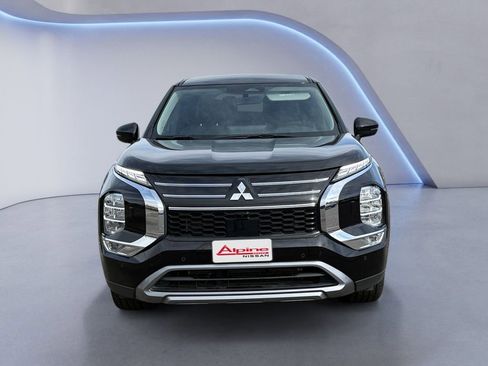 Used 2025 Mitsubishi Outlander SE image 8