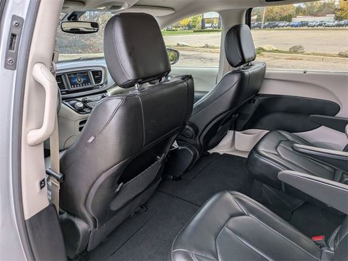 Used 2020 Chrysler Voyager Lxi image 26