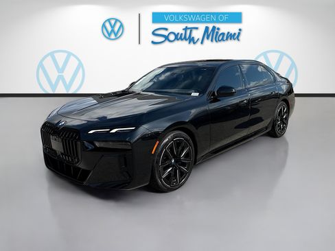 Used 2023 BMW 740i RWD image 3