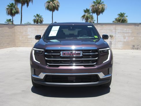 Used 2024 GMC Acadia Elevation w/ Luxury Package FWD image 3