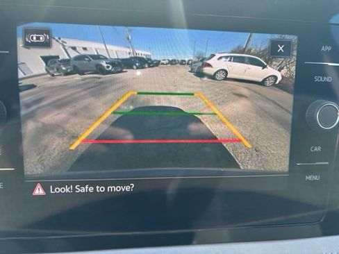 Certified 2025 Volkswagen Taos SE w/ Panoramic Sunroof Package image 24