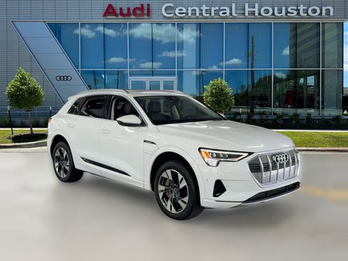 Used 2022 Audi e-tron Premium Plus w/ Premium Plus Package image 7