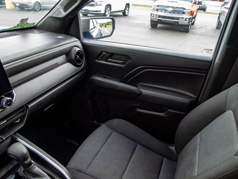 Used 2023 Chevrolet Colorado Trail Boss image 15