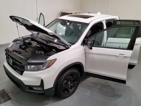 New 2026 Honda Ridgeline Black Edition image 12