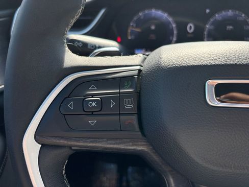 Used 2023 Jeep Grand Cherokee Limited w/ Black Appearance Package image 18