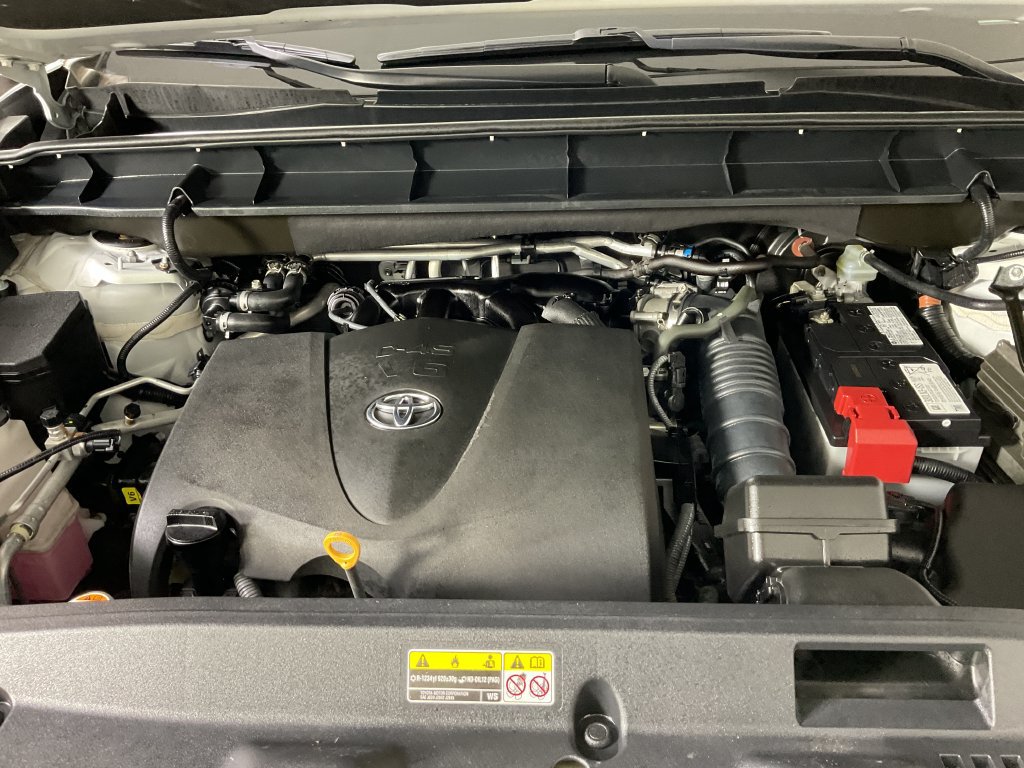 Used 2020 Toyota Highlander XLE AWD/4WD image 29