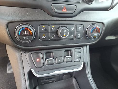 Used 2020 GMC Terrain SLT w/ Preferred Package AWD/4WD image 19