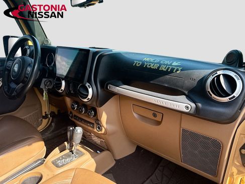 Used 2013 Jeep Wrangler Unlimited Sahara w/ Connectivity Group AWD/4WD image 36