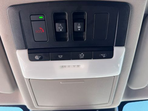 Certified 2024 Nissan Rogue Platinum FWD image 29