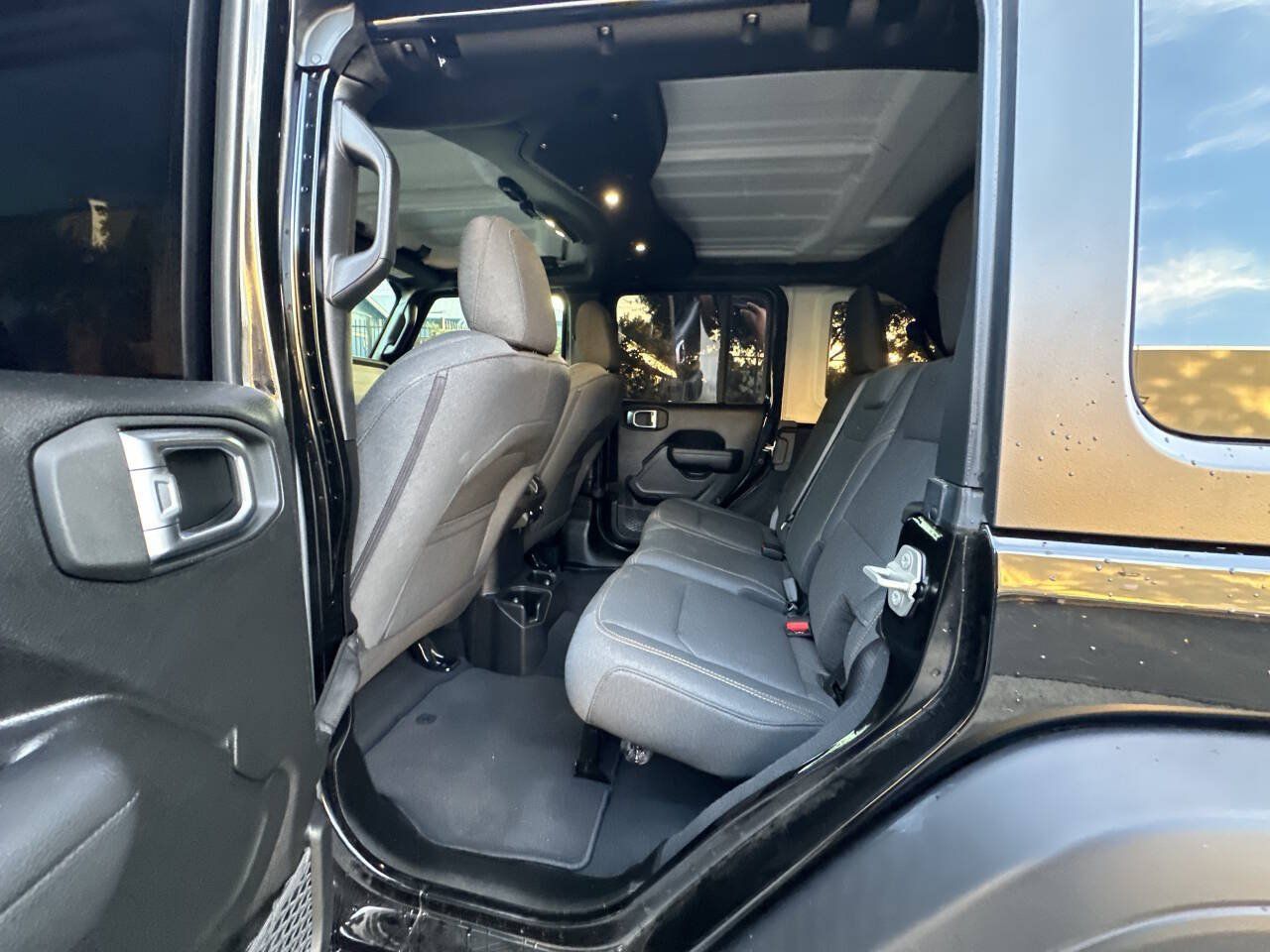 Used 2024 Jeep Wrangler Unlimited Sport AWD/4WD image 18