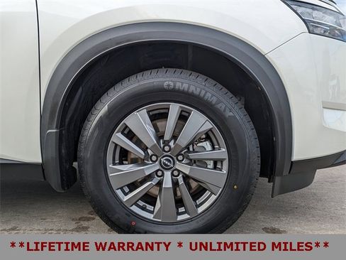 Used 2022 Nissan Pathfinder SV image 12