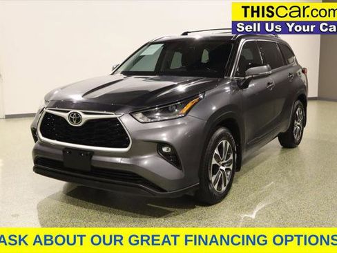 Used 2021 Toyota Highlander XLE FWD image 4