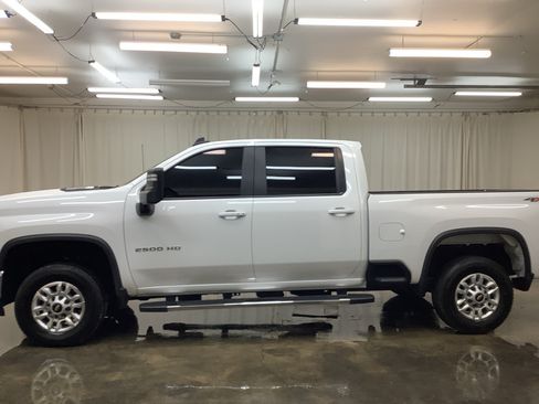 Used 2025 Chevrolet Silverado 2500 LT w/ Convenience Package AWD/4WD image 9