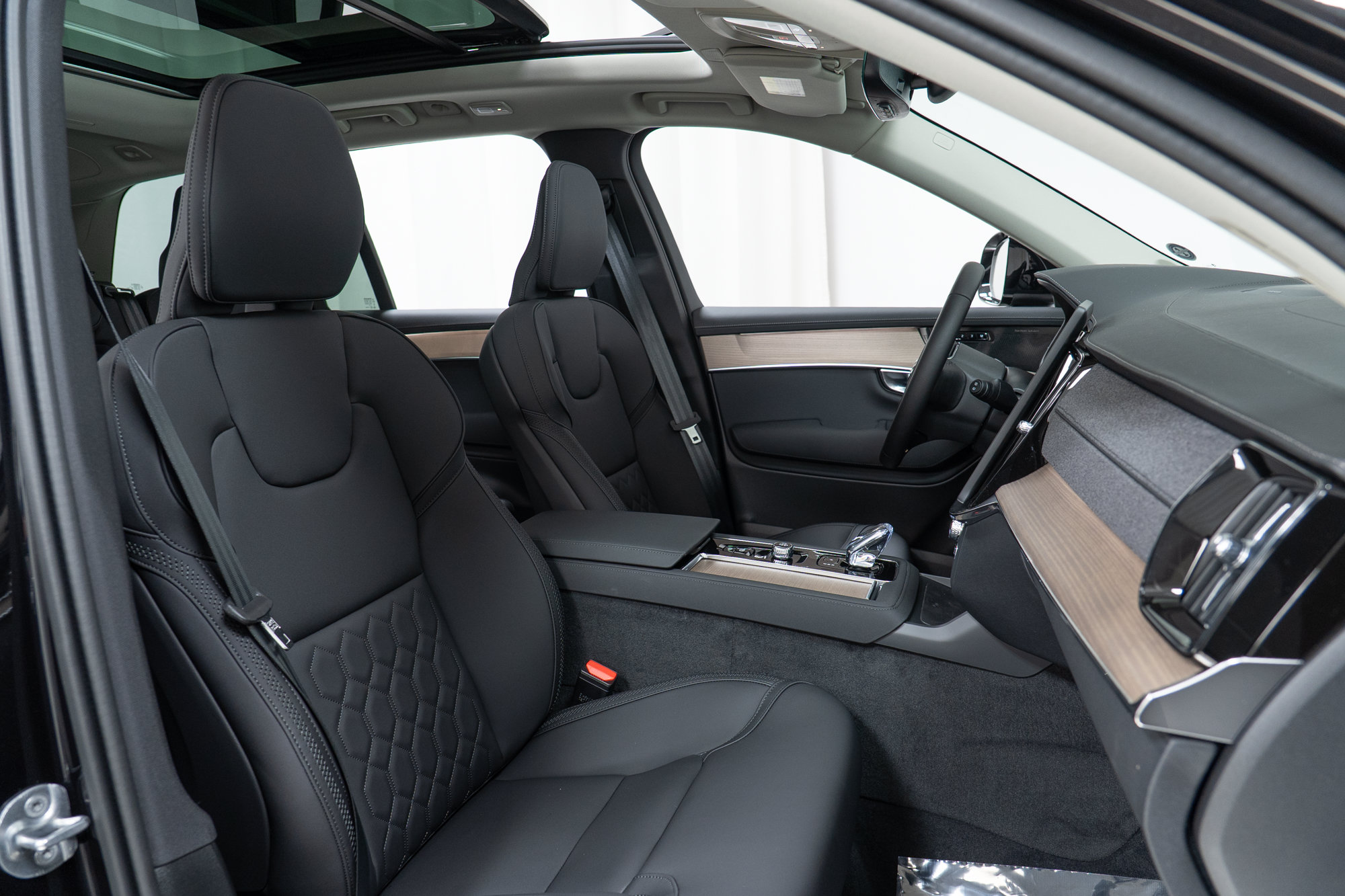 New 2026 Volvo XC90 T8 Plus w/ Protection Package Premier AWD/4WD image 22