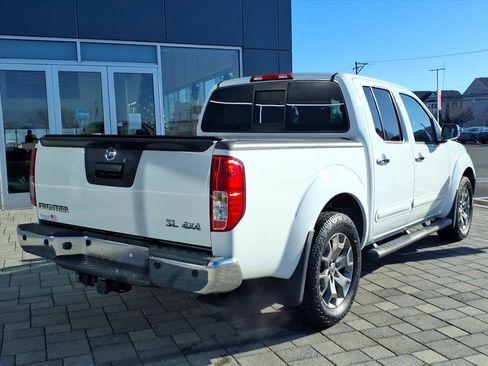 Used 2016 Nissan Frontier SL w/ Moonroof Package image 3