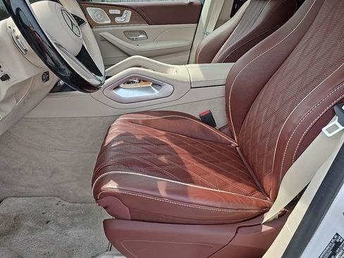 Used 2025 Mercedes-Benz Maybach GLS 600 4MATIC image 10