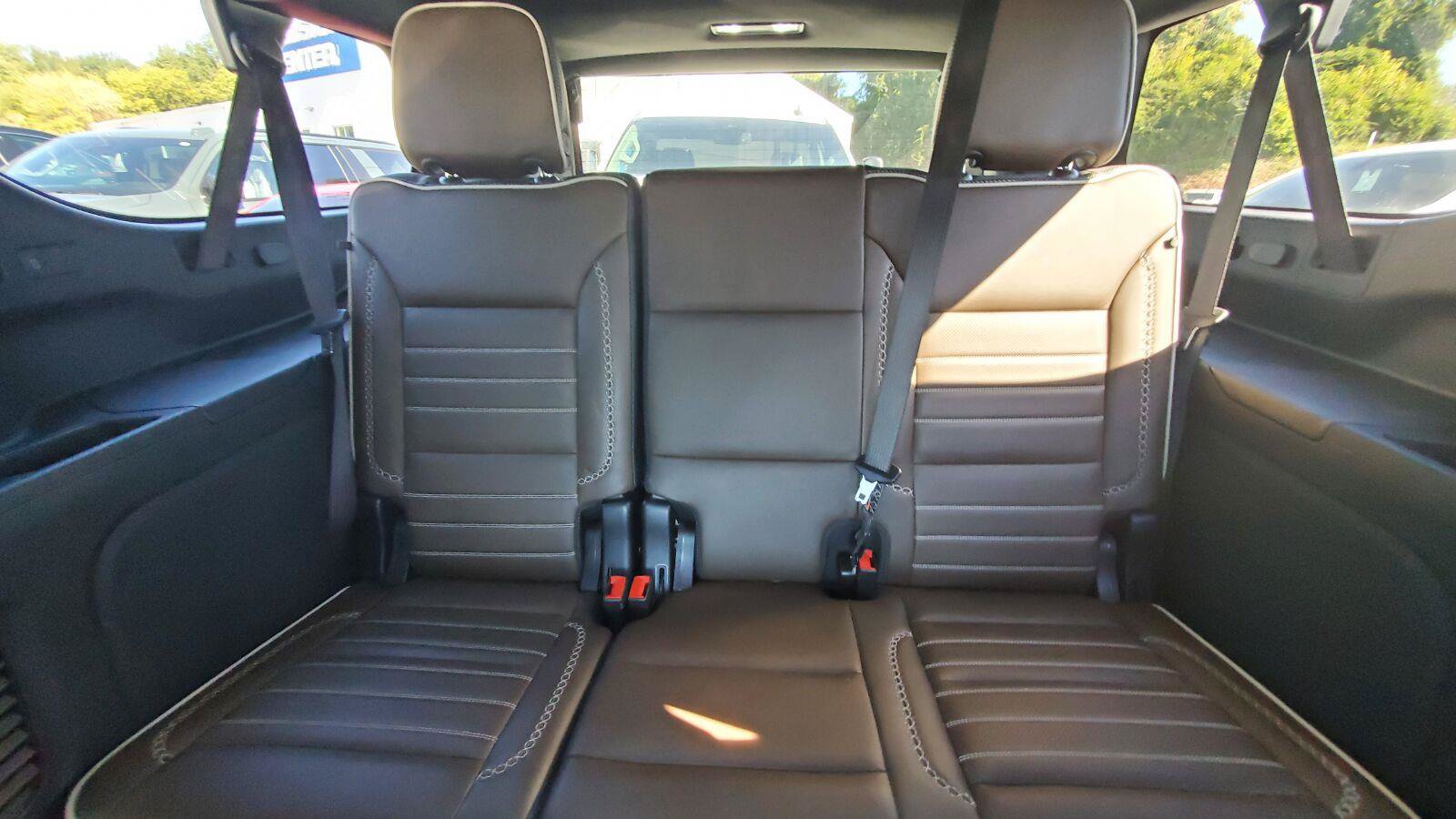 Used 2025 GMC Yukon XL Denali Ultimate w/ LPO, Floor Liner Package AWD/4WD image 7