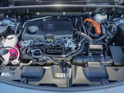 Used 2021 Toyota Venza LE image 24