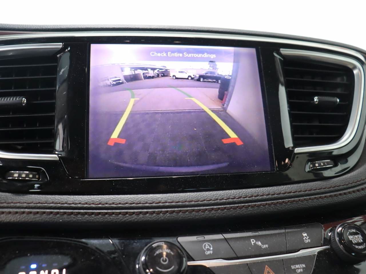 Used 2020 Chrysler Pacifica Limited FWD image 15