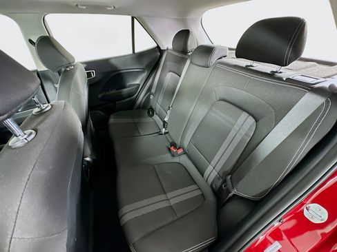 Used 2025 Hyundai Venue SEL FWD image 25